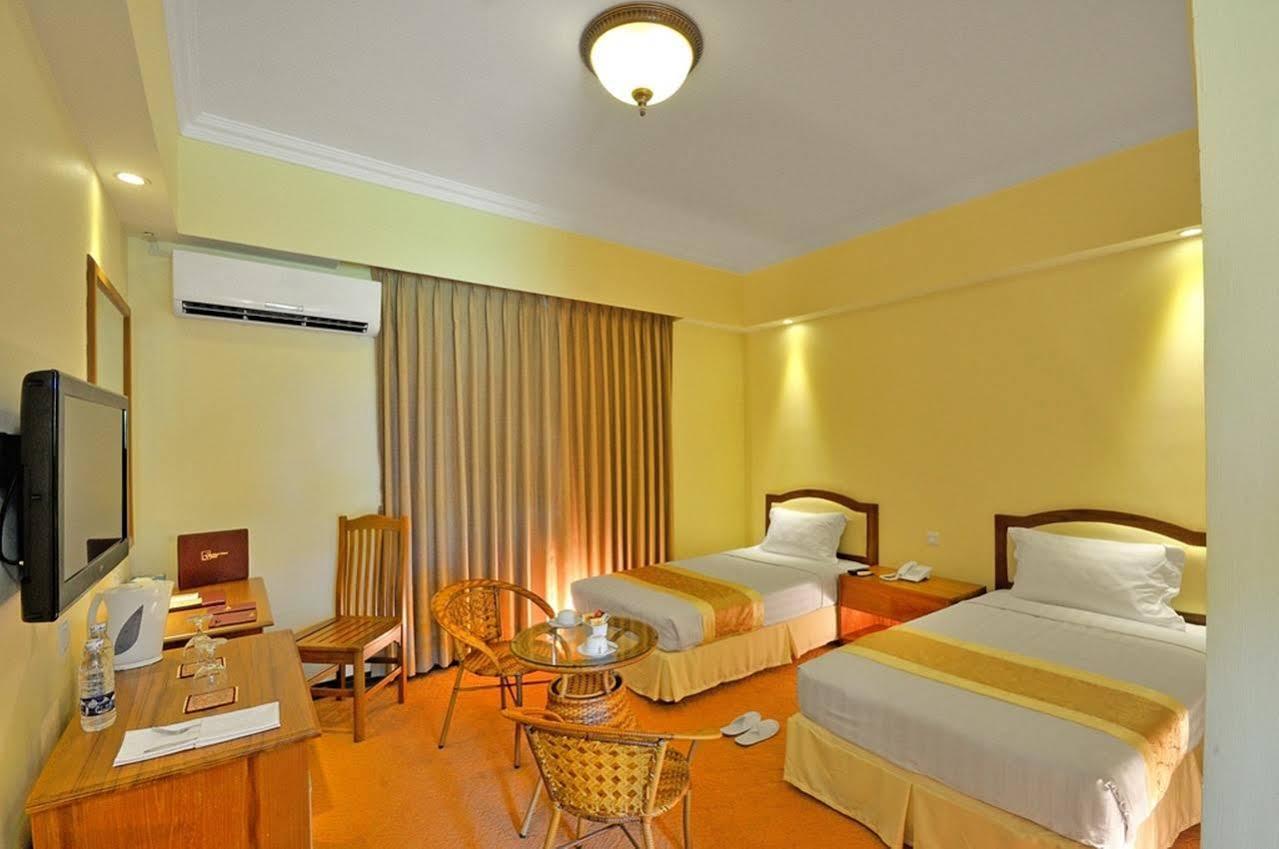 Royal Golden View Hotel Yangon Dış mekan fotoğraf